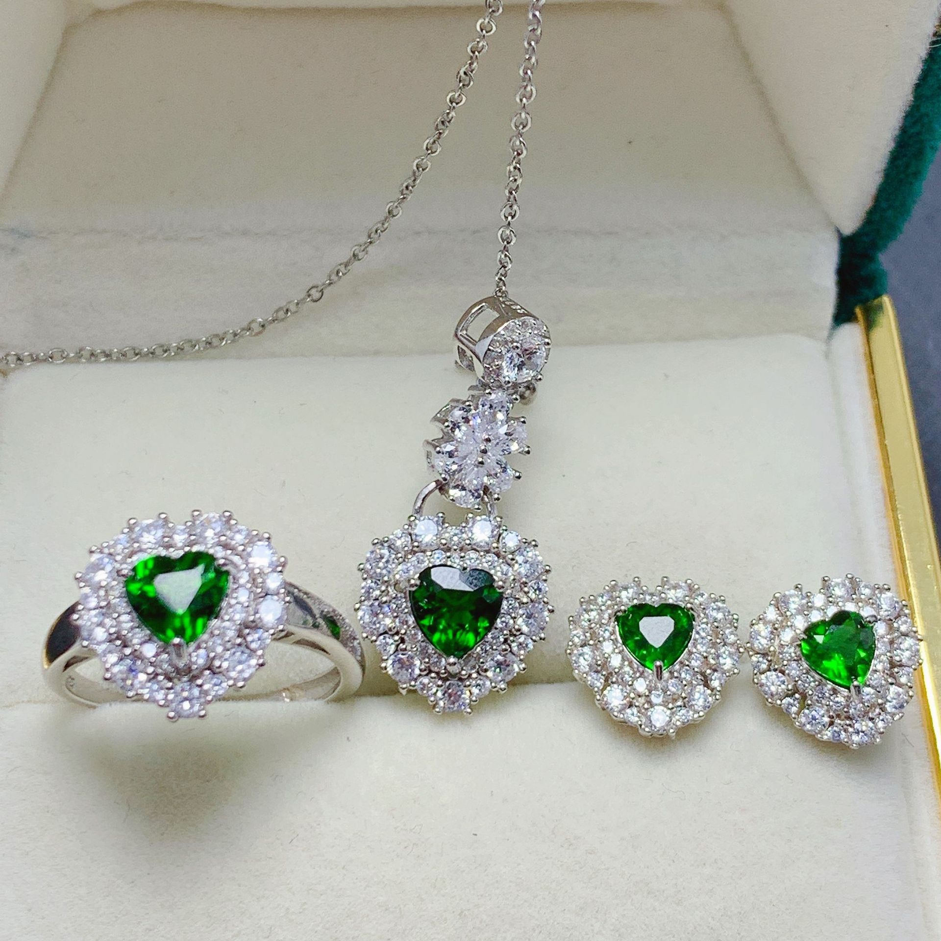 Natural Chrome Diopside Silver – Chrome Hearts Ring Bewertung und Preis